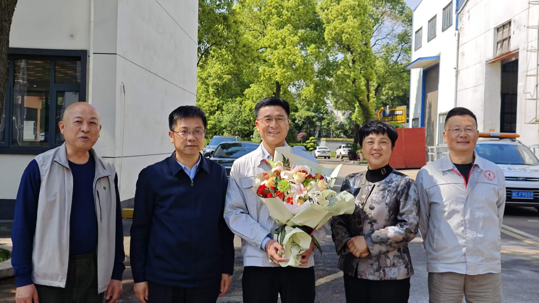 雨湖区区委书记陈小平一行走访多宝登陆入口-多宝（中国）公司